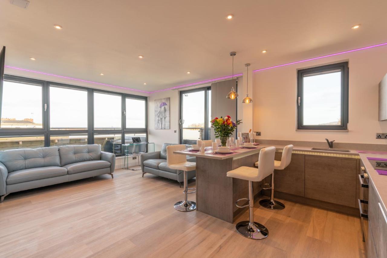 צ'לטנהם Central Penthouse With Hot Tub & Views 22 מראה חיצוני תמונה